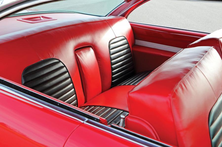 Интерьер Lincoln Premiere Hardtop Coupe (60B) 1956 года  (фото 11 из 15)